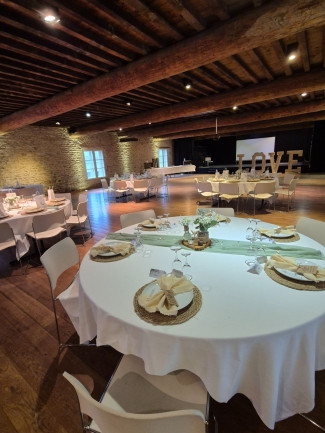 Mariage 2025 - Réception dans notre Salle de réception pour mariage et séminaire en plein cœur du Beaujolais | Domaine de la Croix Rochefort