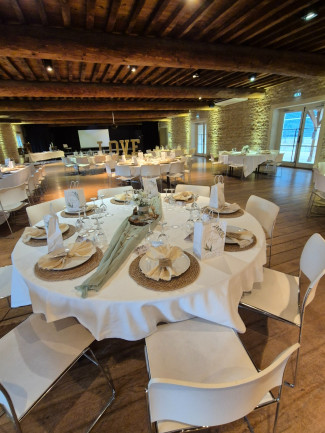 Mariage 2025 - Réception dans notre Salle de réception pour mariage et séminaire en plein cœur du Beaujolais | Domaine de la Croix Rochefort